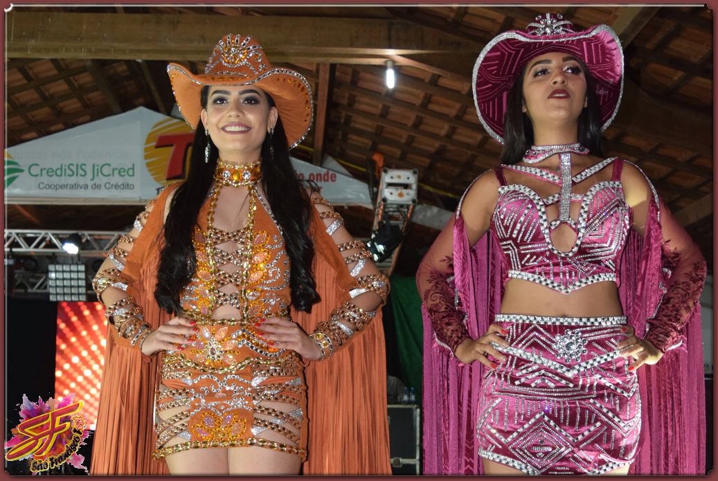 DESFILE DA RAINHA DA EXPOVALE 2019